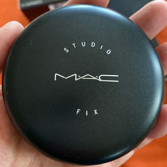 MAC C5 Studio Fix Powder Plus Foundation Net weight 0.52OZ/15g B62 - 1 compact - Picture 4 of 11